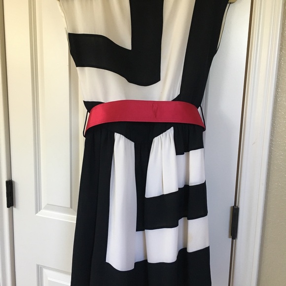 Alice + Olivia contrast dress with belt - Picture 2 of 2